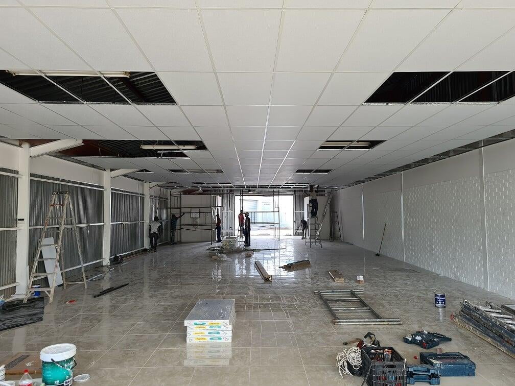 Suspended ceiling grid in a large hall during installation